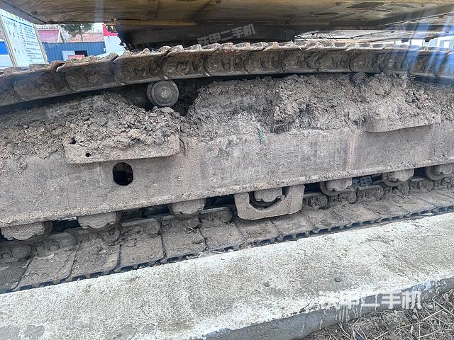 單側(cè)履帶整體(整機(jī)外觀) 單側(cè)履帶整體(整機(jī)外觀)