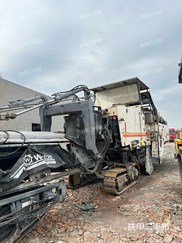 整机左侧（设备外观及核心部件）