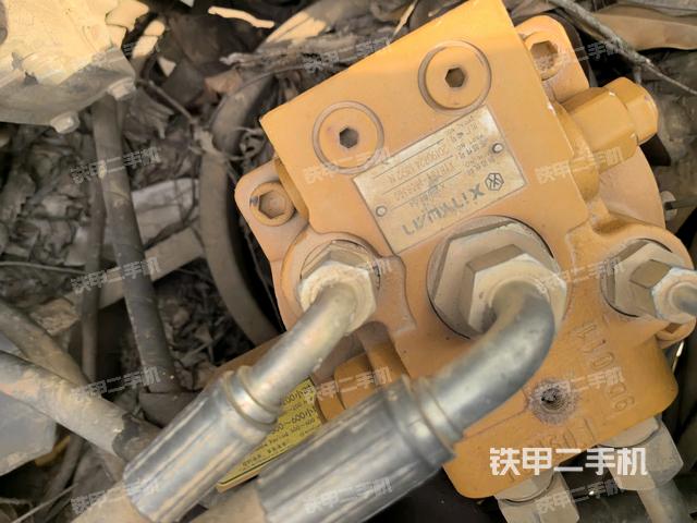 液壓泵艙室正面整體(整機(jī)外觀) 液壓泵艙室正面整體(整機(jī)外觀)