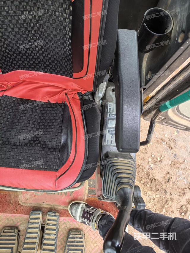 座椅左側(cè)控制臺(tái)/音響/含左手柄（駕駛室部分）