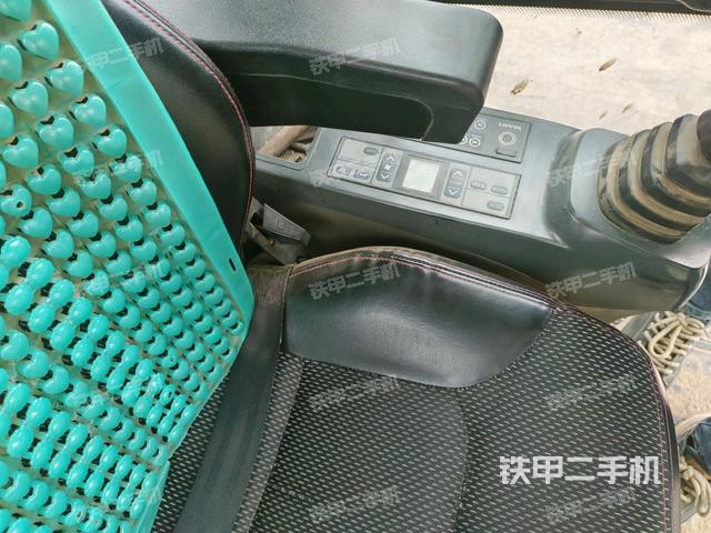 座椅左側控制臺/音響/含左手柄(駕駛室部分) 座椅左側控制臺/音響/含左手柄(駕駛室部分)