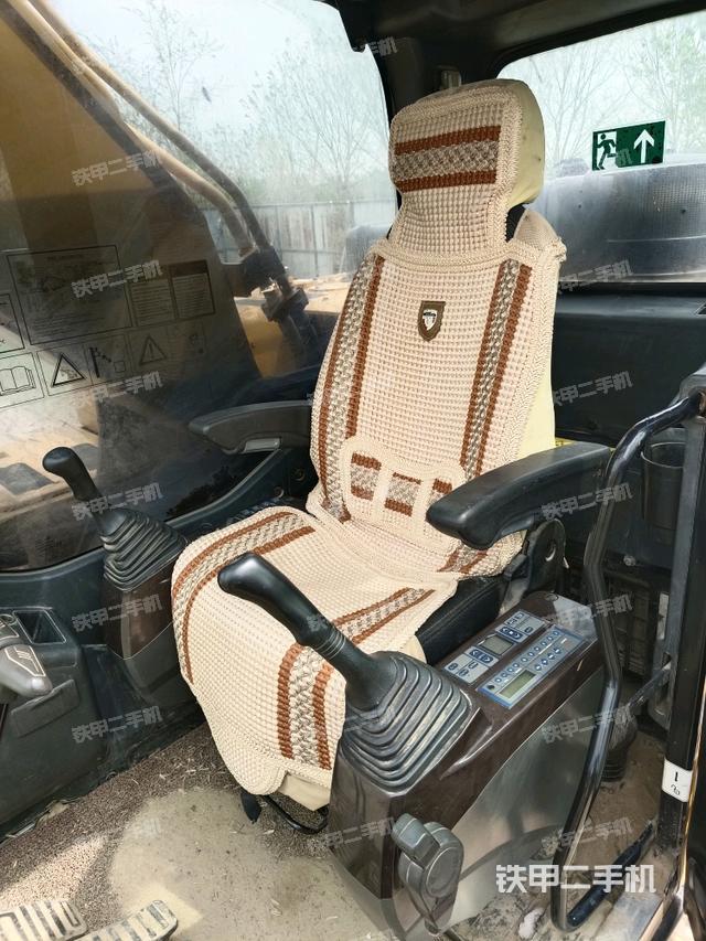 駕駛室整體(整機外觀) 駕駛室整體(整機外觀)