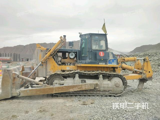 駕駛室右側(cè)全景照（推土機(jī)駕駛室）