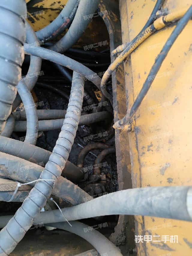 中央回轉(zhuǎn)接頭特寫（上車部件）