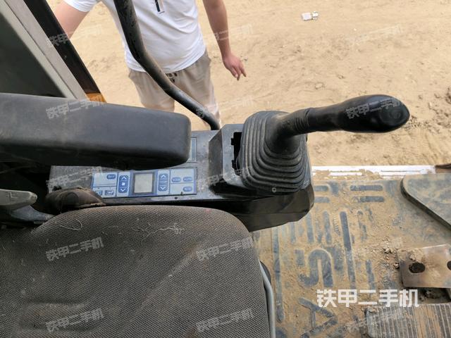 座椅左側(cè)控制臺/音響/含左手柄(駕駛室部分) 座椅左側(cè)控制臺/音響/含左手柄(駕駛室部分)