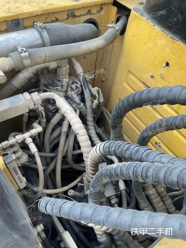 回轉(zhuǎn)馬達和主控閥（整機外觀）