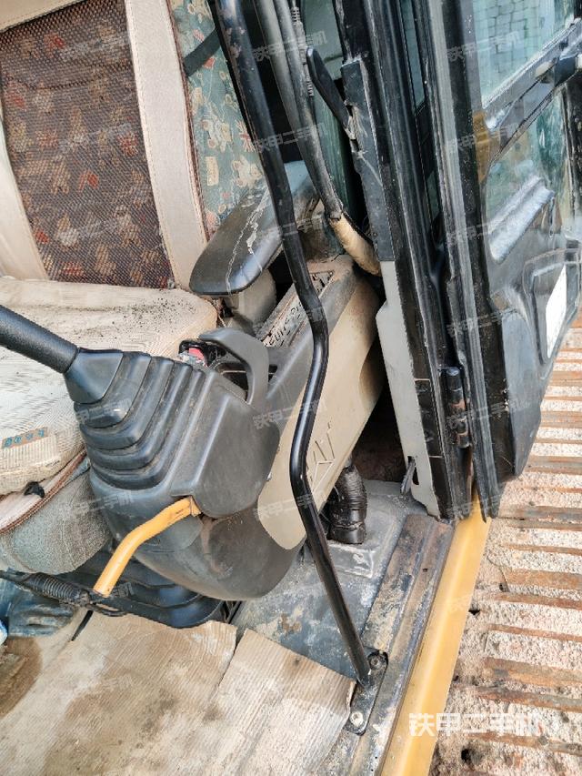 座椅左側(cè)控制臺/音響/含左手柄（駕駛室部分）