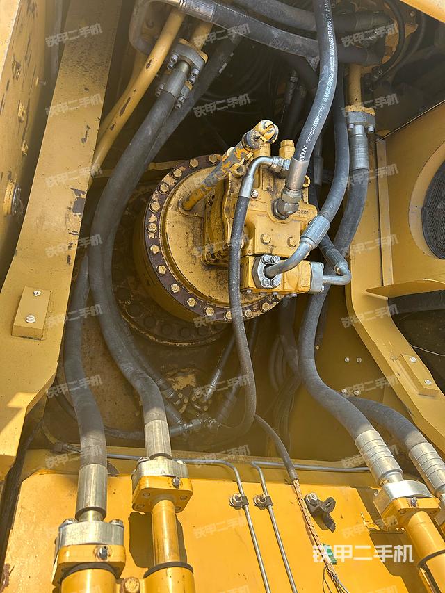 回轉(zhuǎn)馬達(dá)和主控閥（整機外觀）