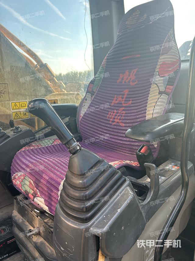 駕駛室整體（整機外觀）