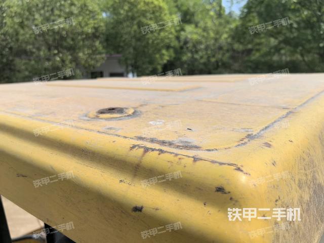 駕駛室頂部 外(駕駛室部分) 駕駛室頂部 外(駕駛室部分)