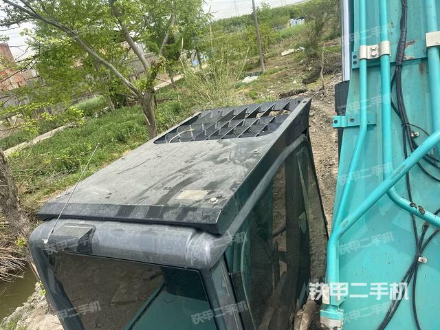 驾驶室顶部（整机外观）