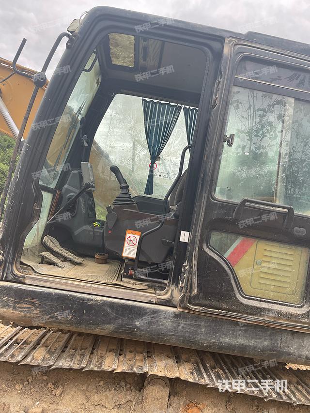 駕駛室整體(整機外觀) 駕駛室整體(整機外觀)