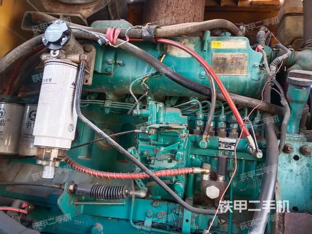 發(fā)動機(jī)左側(cè)（整機(jī)外觀及大件）