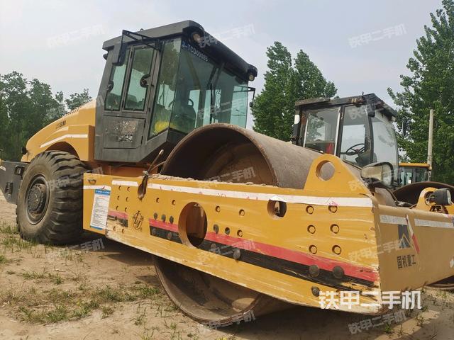 右前45°（壓路機(jī)整機(jī)外觀）