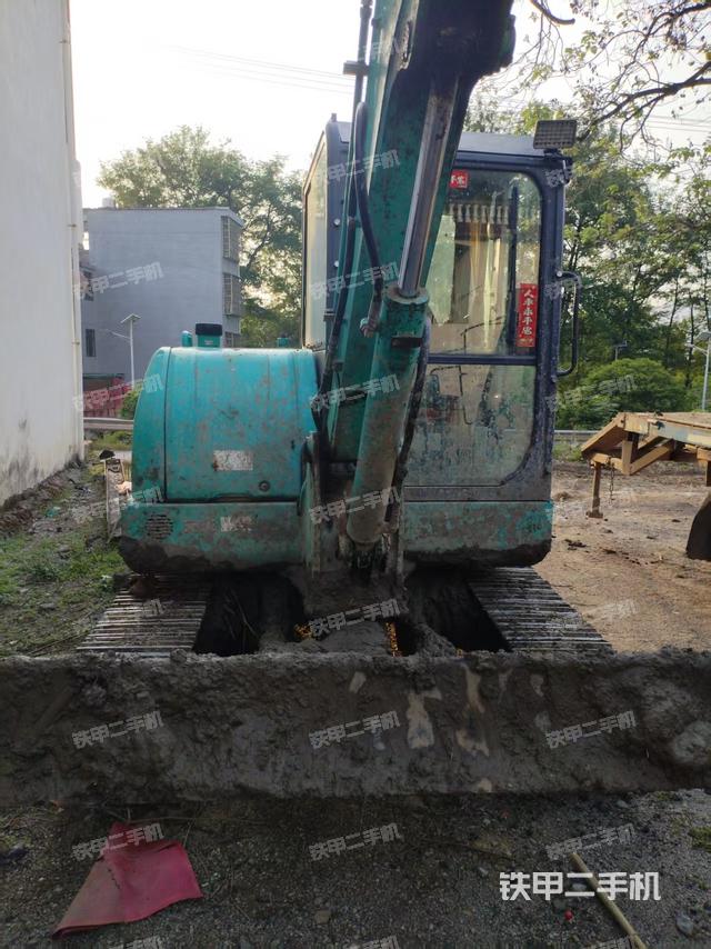 轉(zhuǎn)盤和下車架正前（工作和回轉(zhuǎn)裝置）