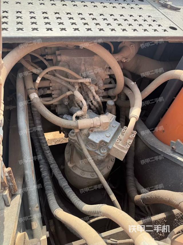 回轉(zhuǎn)馬達(dá)（上車部件）