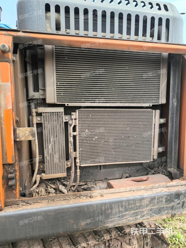 散熱器正面(大件艙室) 散熱器正面(大件艙室)