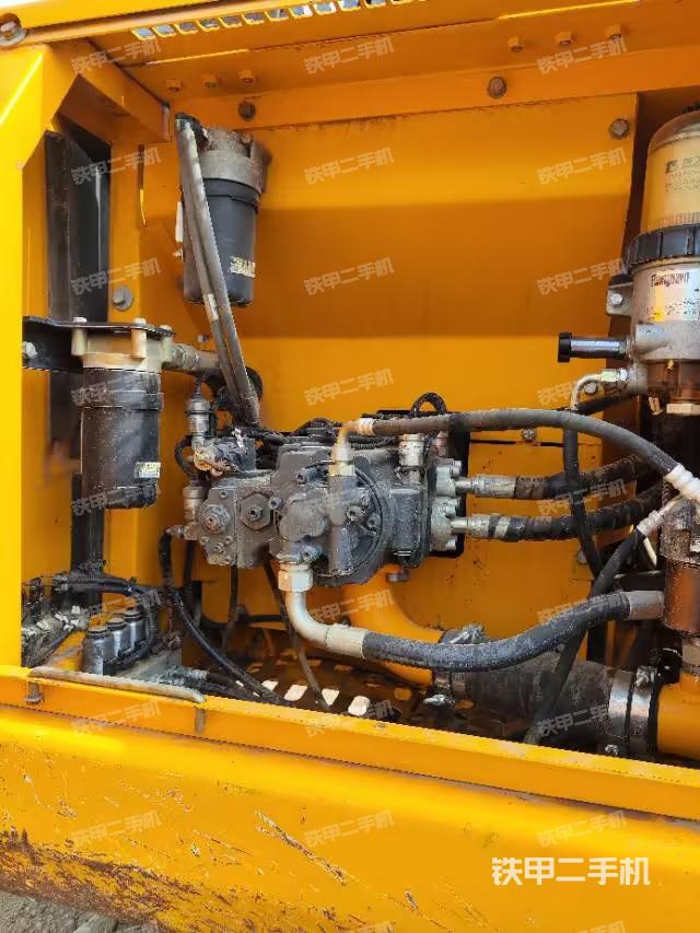 液壓泵艙室正面整體（整機(jī)外觀）