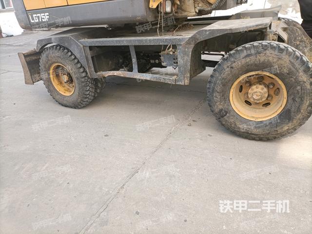 右侧履带整体 (行走机构) 右侧履带整体 (行走机构)