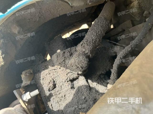 液壓泵艙室正面整體(整機外觀) 液壓泵艙室正面整體(整機外觀)