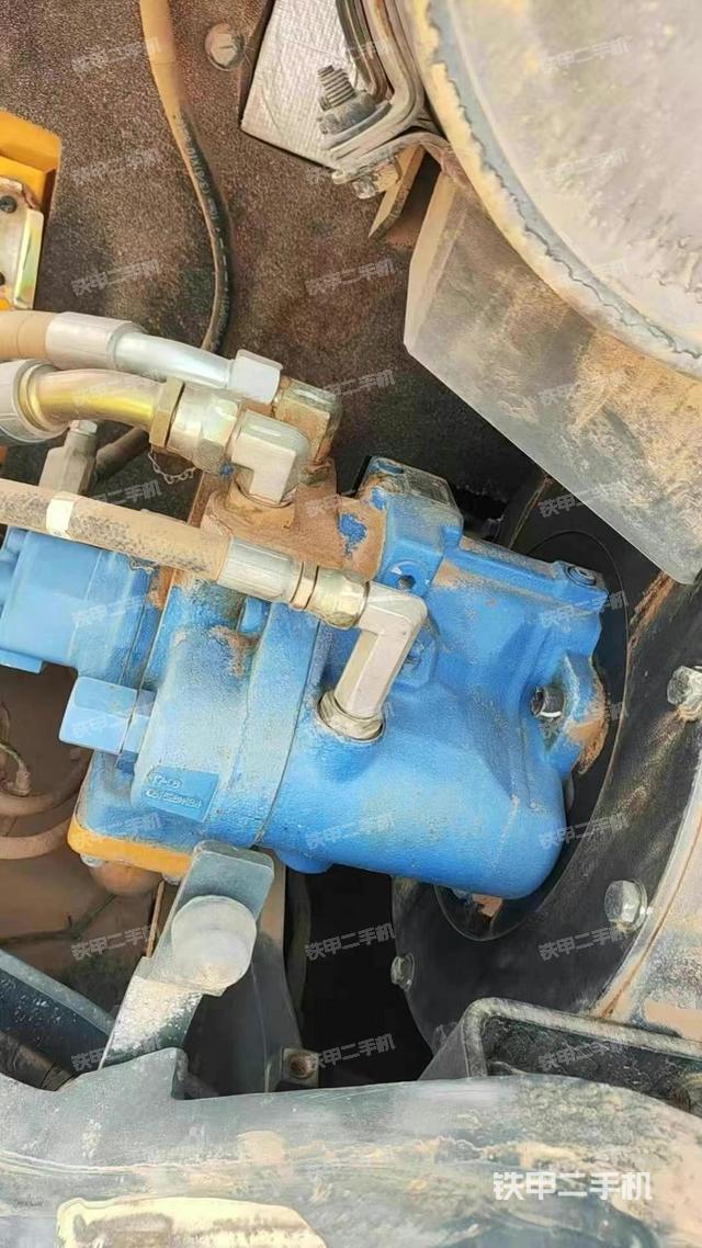 液壓泵艙室正面整體(整機(jī)外觀) 液壓泵艙室正面整體(整機(jī)外觀)