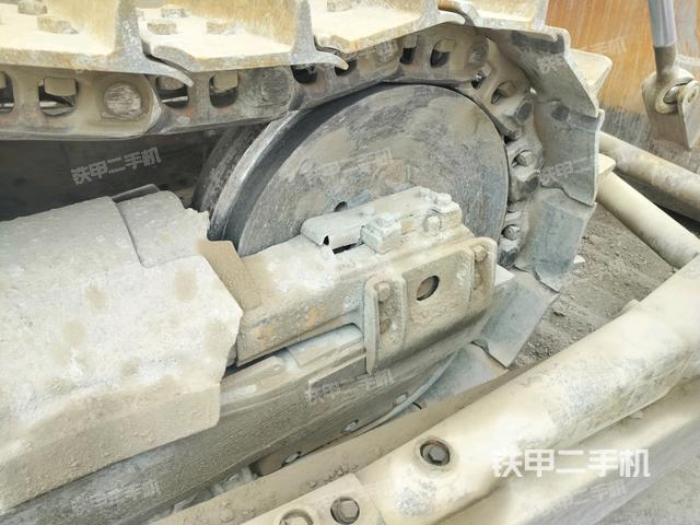 右引導(dǎo)輪（推土機(jī)底盤及工作裝置）