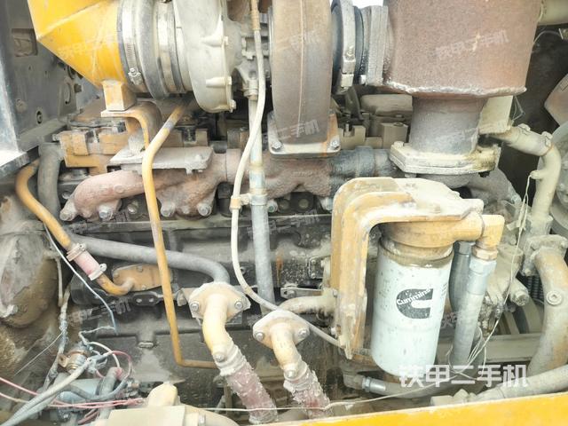 發(fā)動(dòng)機(jī)右側(cè)全景（推土機(jī)發(fā)動(dòng)機(jī)艙）