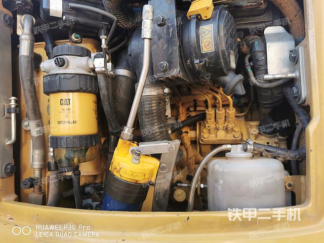 液壓泵艙室正面整體(整機(jī)外觀) 液壓泵艙室正面整體(整機(jī)外觀)