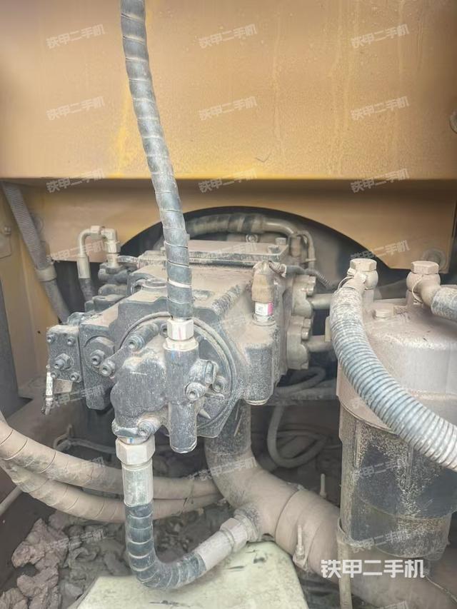 液壓泵艙室正面整體（整機(jī)外觀）