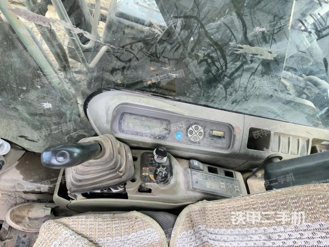 座椅右側(cè)控制臺/鑰匙門/油門/含右手柄（駕駛室部分）