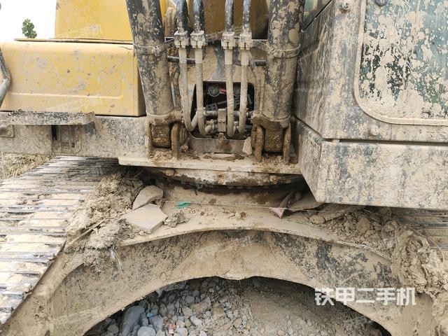 轉盤和下車架正前(工作和回轉裝置) 轉盤和下車架正前(工作和回轉裝置)