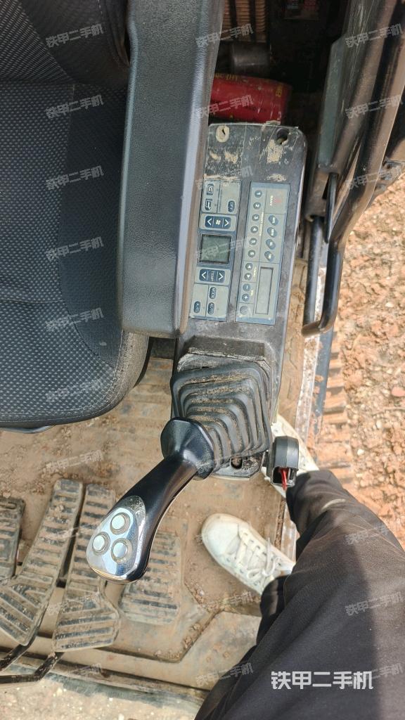 座椅左側(cè)控制臺/音響/含左手柄（駕駛室部分）