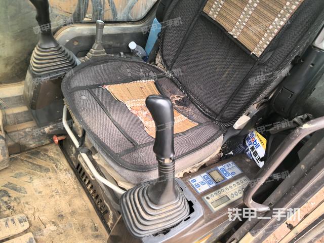 座椅右側(cè)控制臺(tái)/鑰匙門/油門/含右手柄（駕駛室部分）