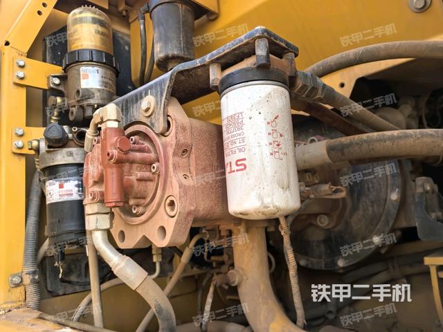 液壓泵艙室正面整體(整機(jī)外觀) 液壓泵艙室正面整體(整機(jī)外觀)