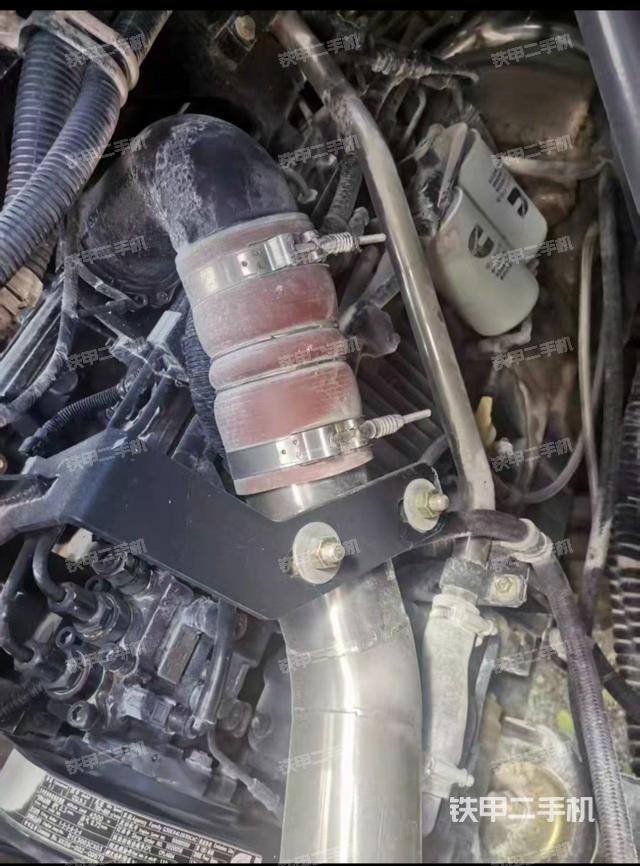 發(fā)動機(jī)左側(cè)（整機(jī)外觀及大件）