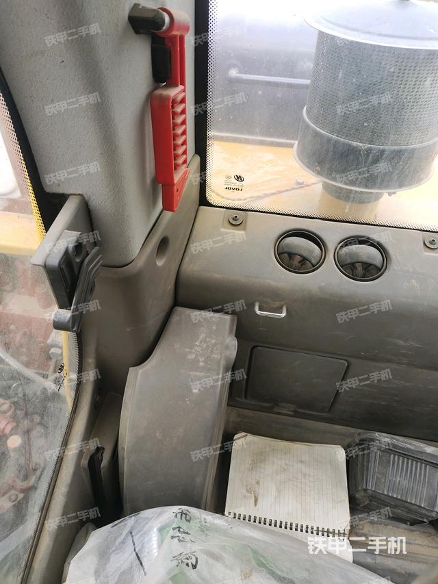 后窗玻璃角標(駕駛室部分) 后窗玻璃角標(駕駛室部分)