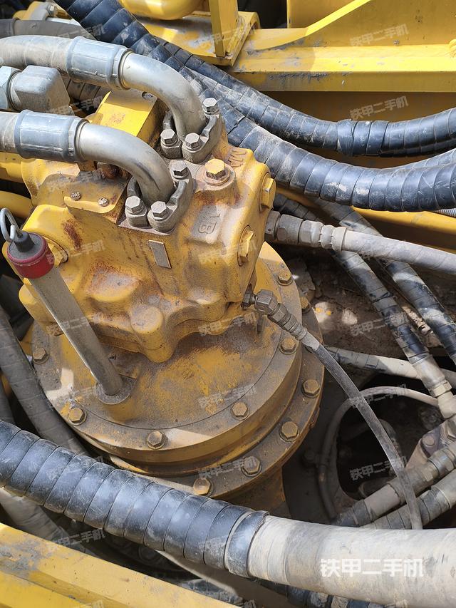 回转马达和主控阀（整机外观）