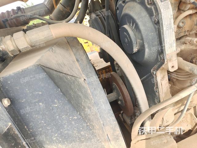 發(fā)動機(jī)右側(cè)全景（壓路機(jī)發(fā)動機(jī)艙）