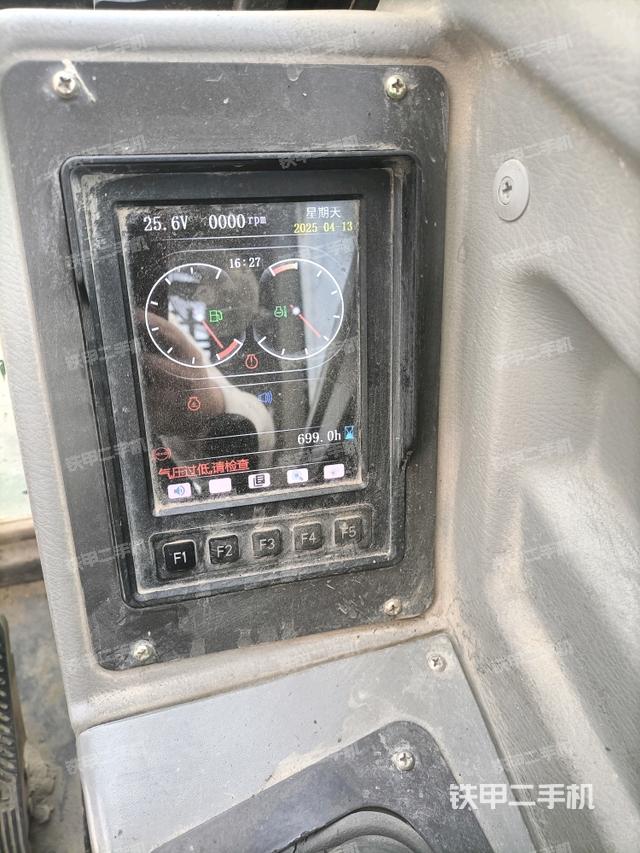 显示屏 (驾驶室部分) 显示屏 (驾驶室部分)