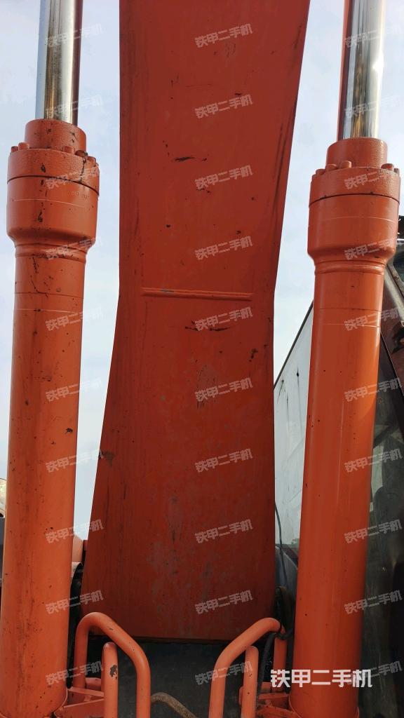 大臂油缸整體?豎拍(工作和回轉(zhuǎn)裝置) 大臂油缸整體?豎拍(工作和回轉(zhuǎn)裝置)