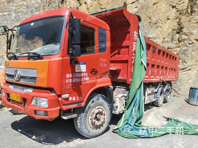 東風(fēng)8X4工程自卸車