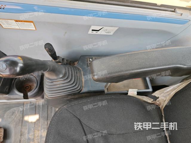 座椅右側(cè)控制臺/鑰匙門/油門/含右手柄（駕駛室部分）