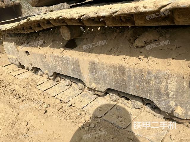 單側(cè)履帶整體(整機外觀) 單側(cè)履帶整體(整機外觀)