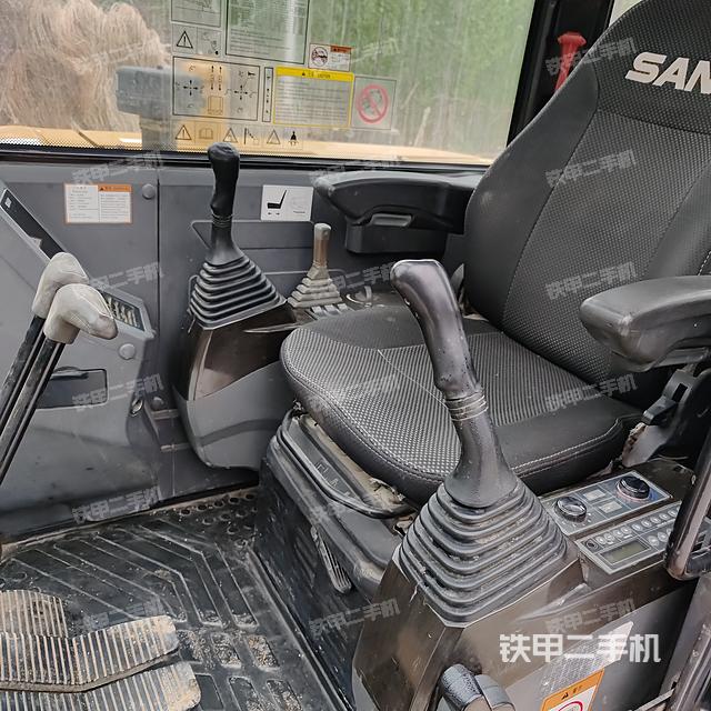 驾驶室整体（整机外观）