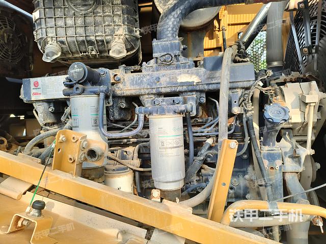 發(fā)動機右側(cè)（整機外觀及大件）