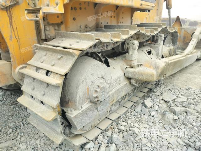 右側(cè)履帶全景（推土機(jī)底盤及工作裝置）