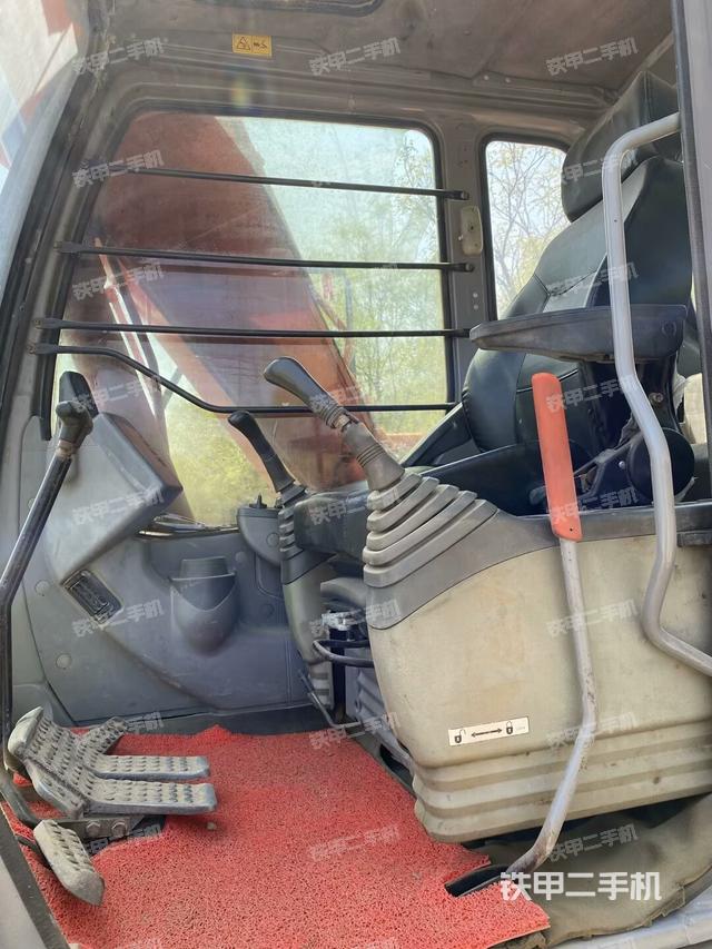 駕駛室頂部（整機(jī)外觀）