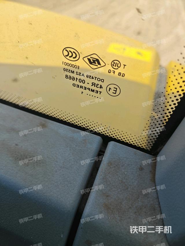 后窗玻璃角標（駕駛室部分）