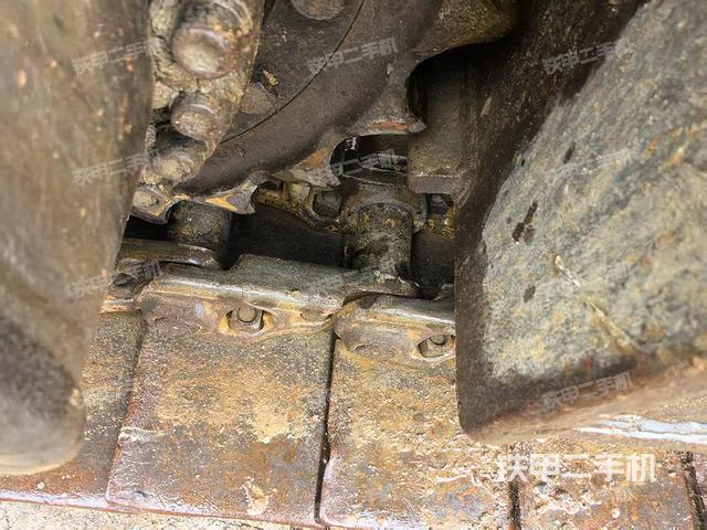 右驅(qū)動輪（行走機構(gòu)）