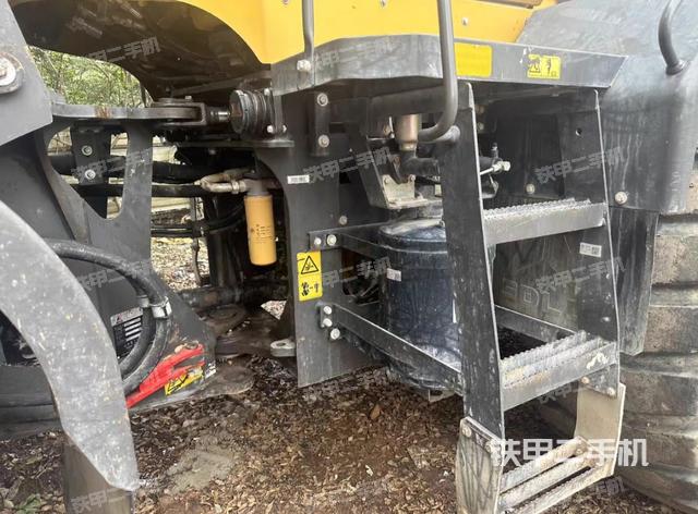 發(fā)動(dòng)機(jī)右側(cè)（整機(jī)外觀及大件）